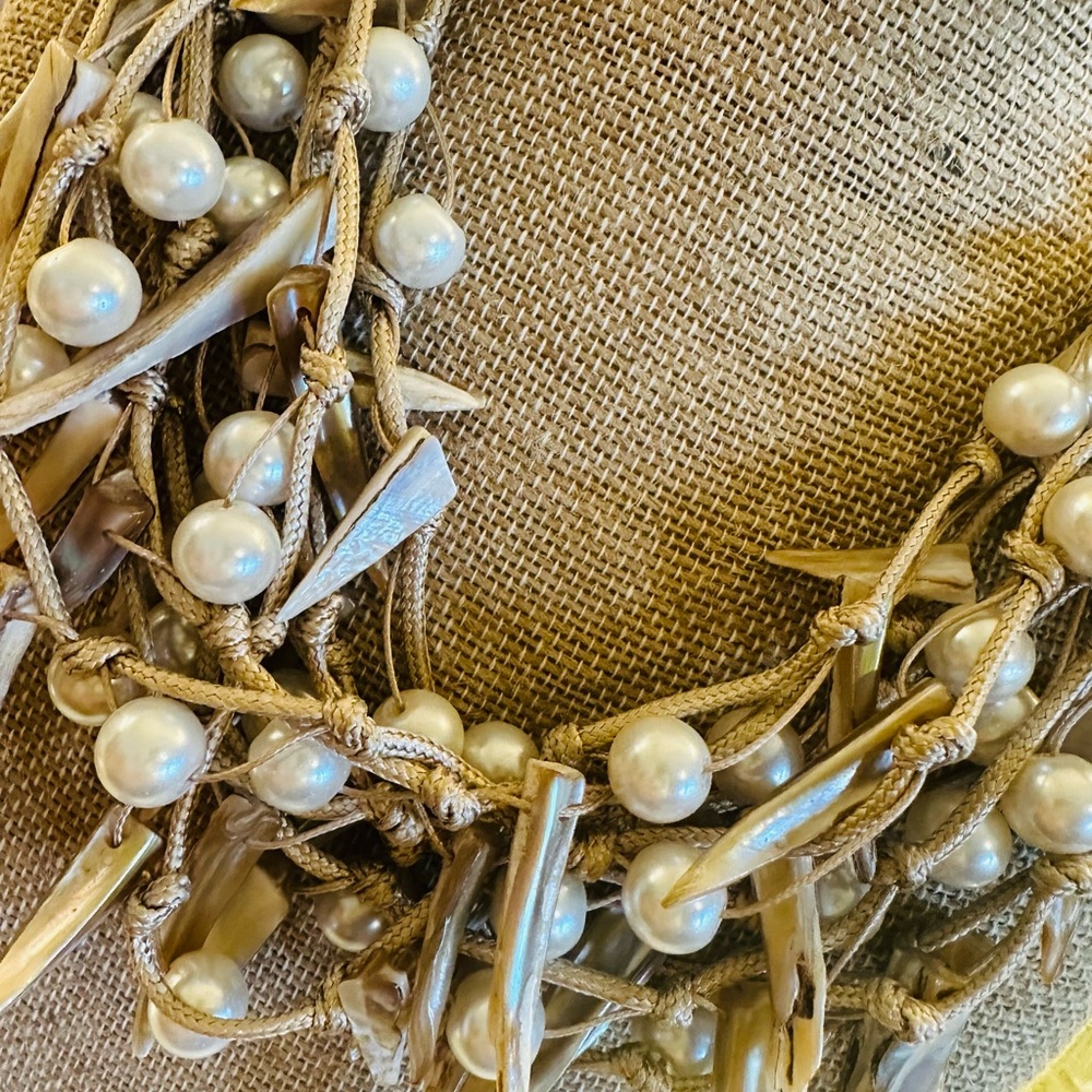 Gorgeous Mother-of-Pearl Spheres and Faux Pearls Woven Necklace - Picture 6 of 10